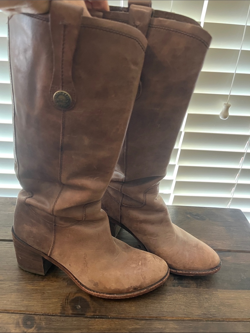 Women’s kork ease boots size 9